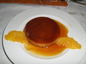 Dessert zum Valentinstagsmenü: hausgemachte Crème Caramel all´orange