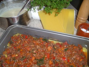 sardisch Lasagne mit Fleisch-Gemüse-Füllung