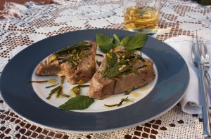 Thunfischsteaks an Salbei aus Sardiniens Küche